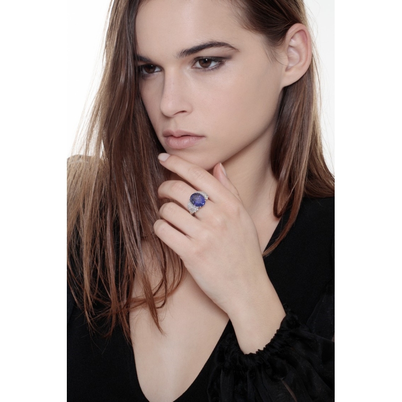 18K White gold ring with central tanzanite and diamonds 