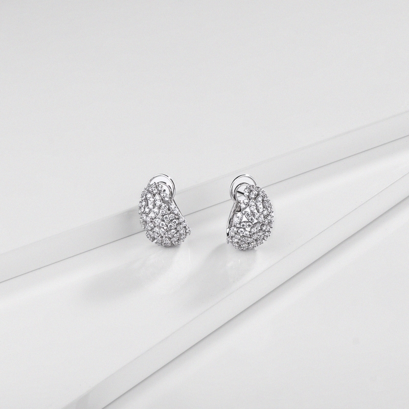 Orecchini design in oro bianco 750 diamanti
