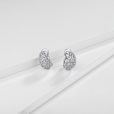 Orecchini design in oro bianco 750 diamanti