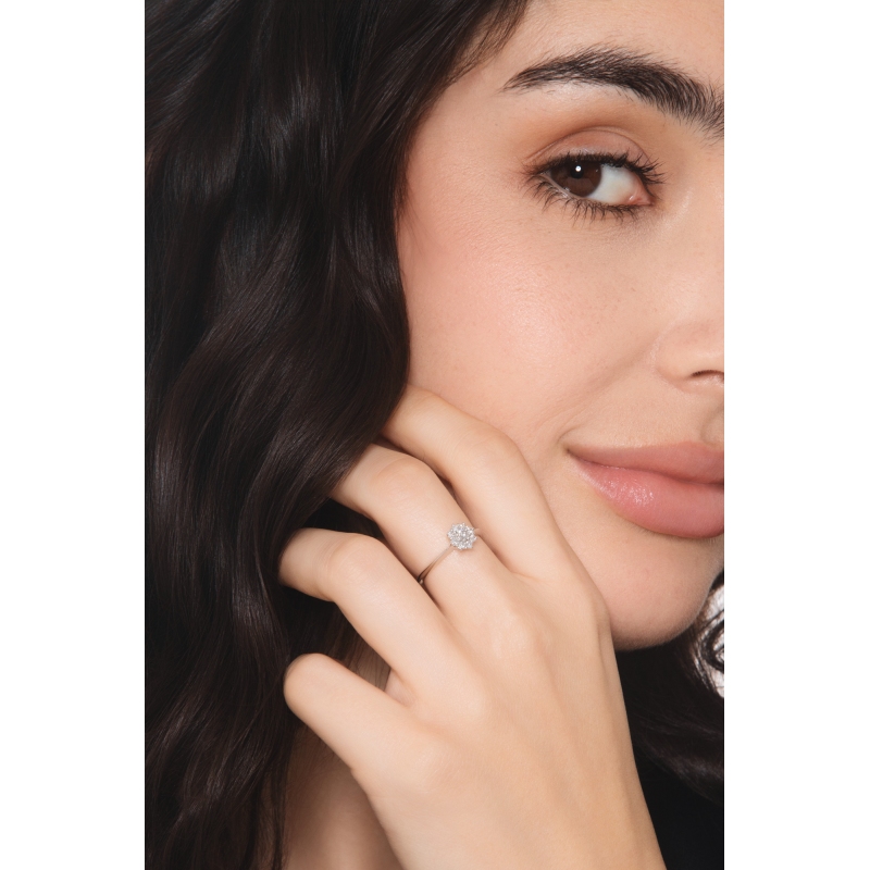 White gold 18k ring with diamonds flower and halo 8 diamonds 