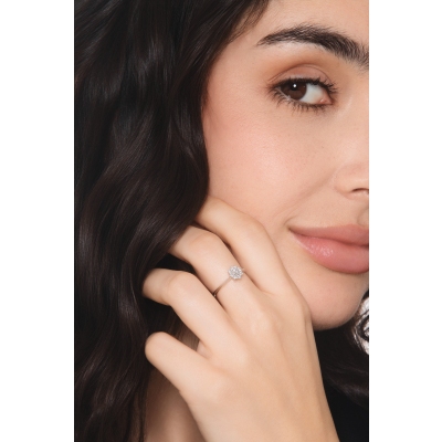 White gold 18k ring with diamonds flower and halo 8 diamonds 