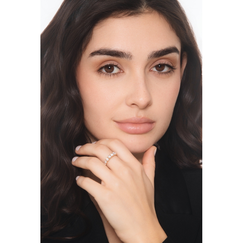 Anello fedina a scalare in oro rosa 18k con diamanti