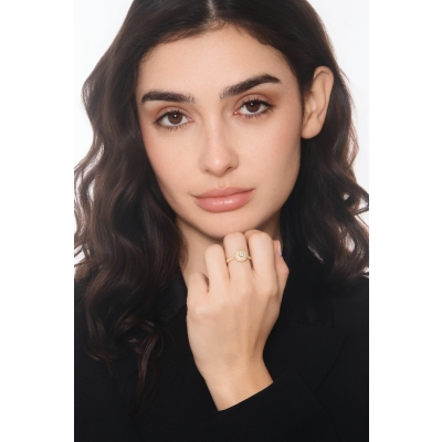 Anello con centrale in oro giallo 18k con diamanti