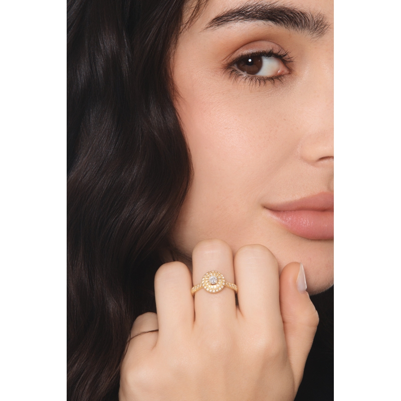 Anello con centrale in oro giallo 18k con diamanti