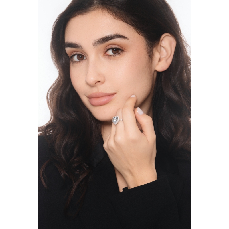 White gold 18k halo ring with aquamarine heart cut and diamonds 