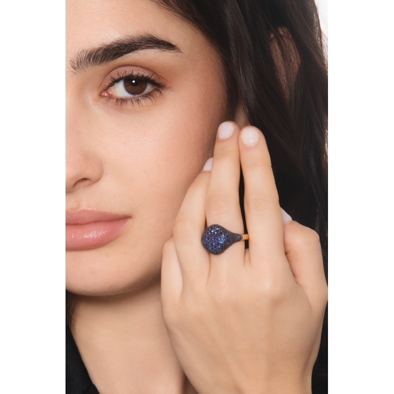 Rosé gold 18k pinky ring with blue sapphires pavé