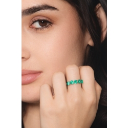 White gold 18k ring with emeralds heart cut  2