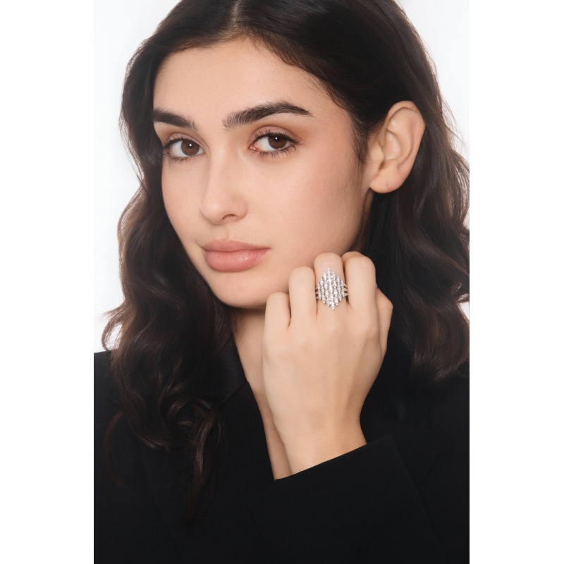 Anello a fascia design in oro bianco 750 con diamanti