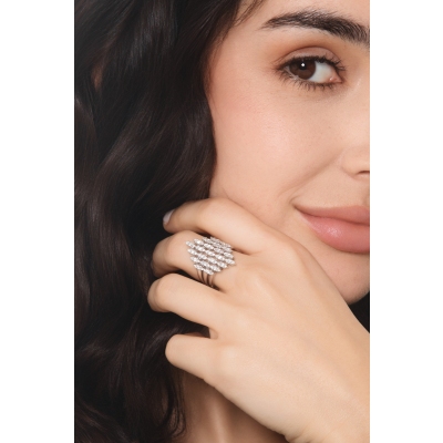 Anello a fascia design in oro bianco 750 con diamanti