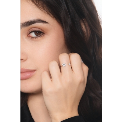 Anello con zampa in oro bianco 18k e diamanti 