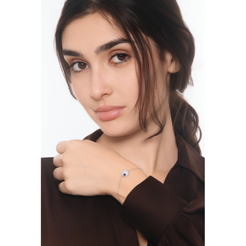 Bracciale in oro bianco 750 con pendente ovale con pavé di diamanti e zaffiro blu