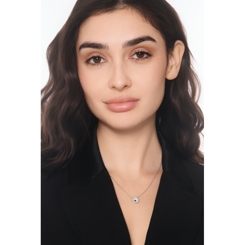 Girocollo con pavè ovale in oro bianco 18k con zaffiro blu e diamanti 