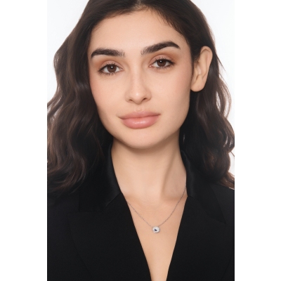 Girocollo con pavè ovale in oro bianco 18k con zaffiro blu e diamanti 