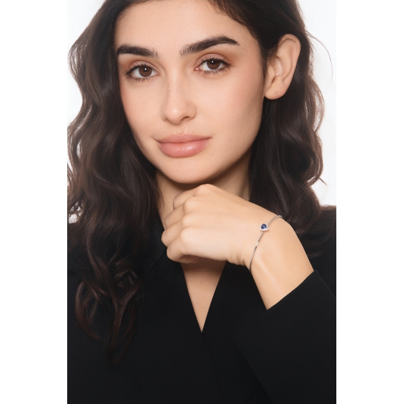 Bracciale rigido in oro 18k con zaffiro blu cuore e diamanti