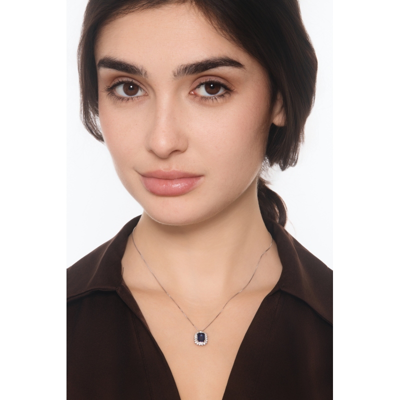 Necklace with pendant, central emerald cut blue sapphire cowned by diamonds