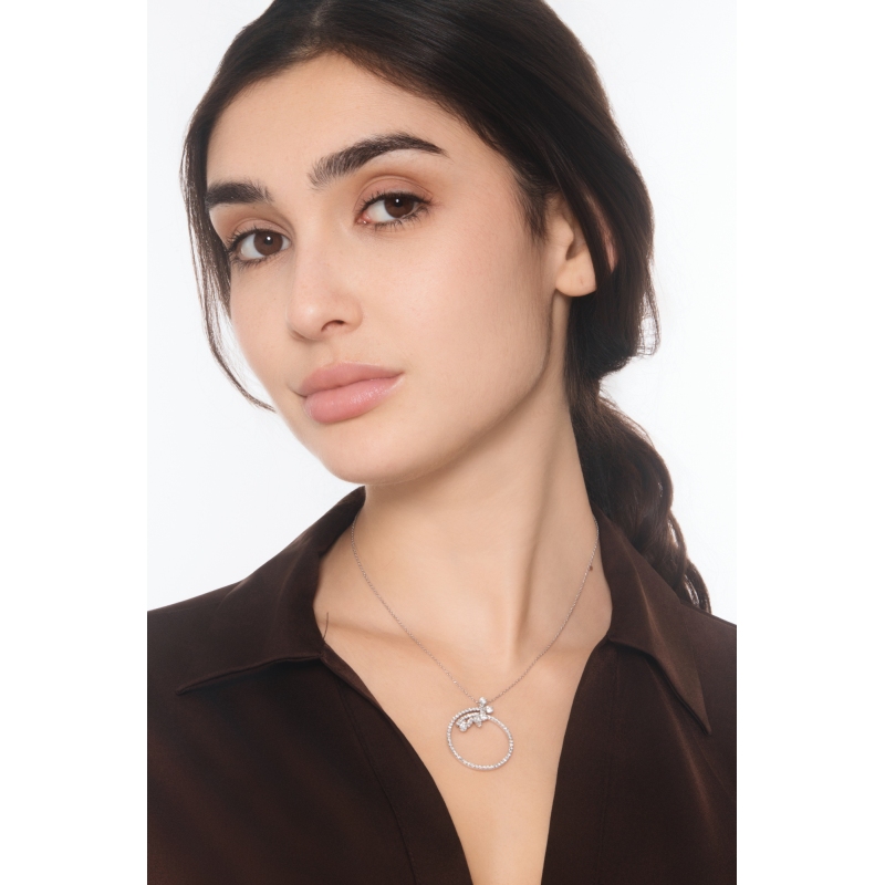 18k white gold necklace with pendant in diamonds 