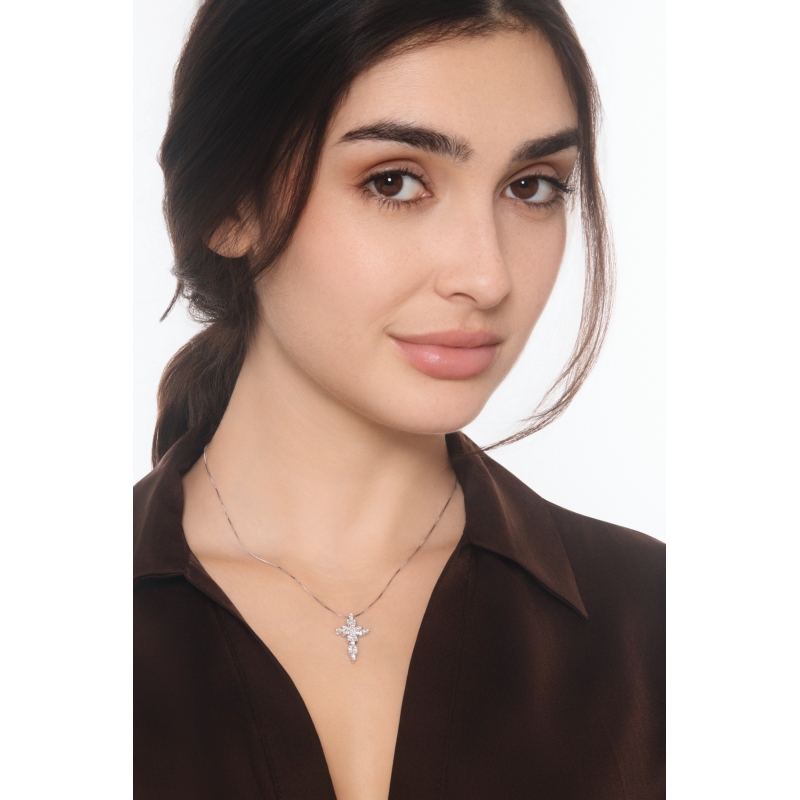 Collana croce con diamanti in oro bianco 18k