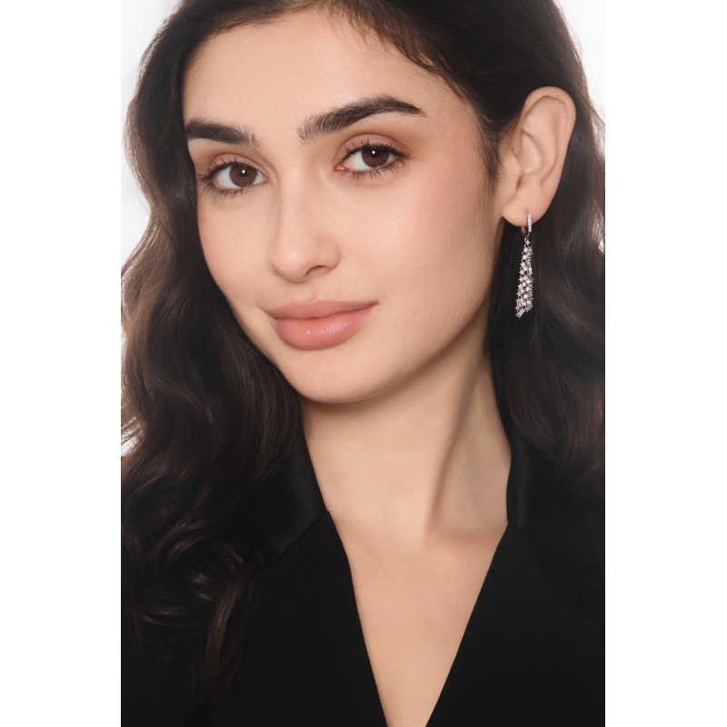 Orecchini pendenti in tessuto con diamanti in oro bianco 18k