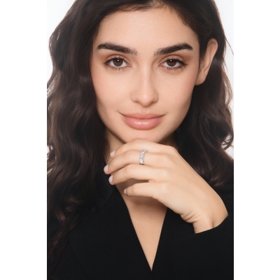 Anello Veretta a 5 pietre in Oro bianco 18k con Diamanti ct. 2,20.