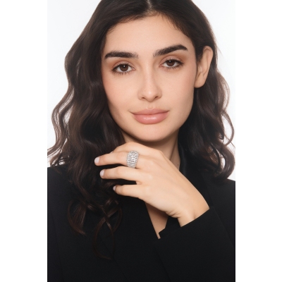 Anello a fascia morbida in oro bianco 18k con diamanti 