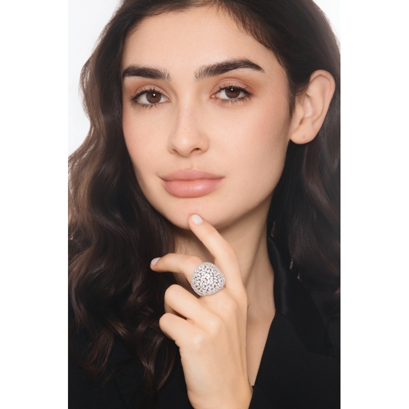 Anello a fascia in oro bianco 18k con diamanti 