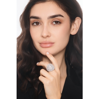 Anello a fascia in oro bianco 18k con diamanti 