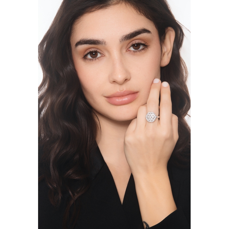 Anello tondo in oro bianco 18k con diamanti