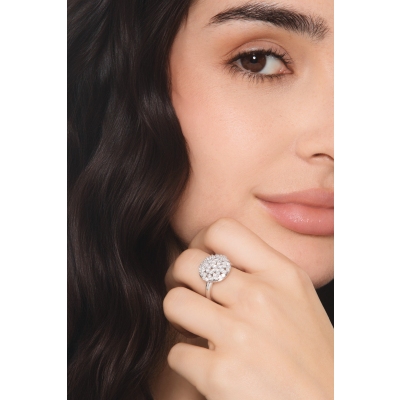 Anello tondo in oro bianco 18k con diamanti