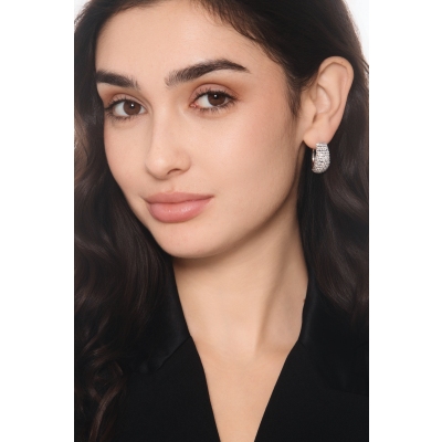 Orecchini morbidi in oro bianco 18k con diamanti