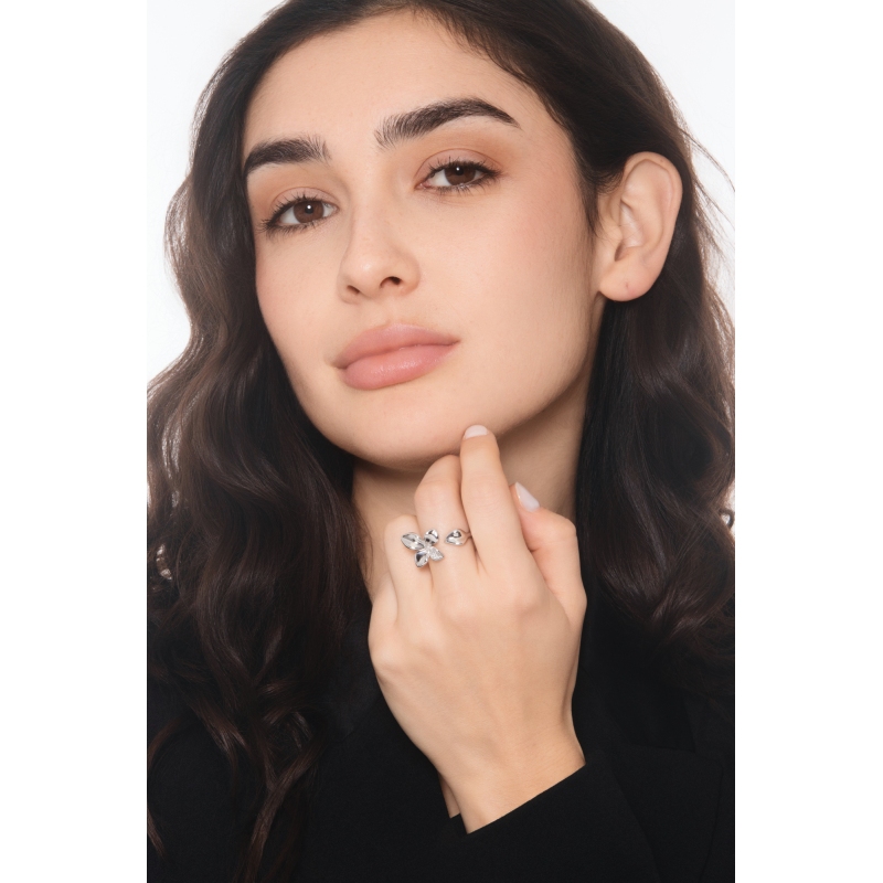 Anello aperto con fiore e diamanti in oro bianco 18k