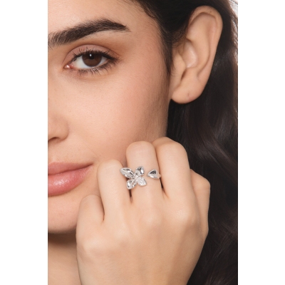 Anello aperto con fiore e diamanti in oro bianco 18k