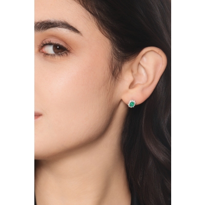 Diamond halo and emerald stud earrings in 18kt white gold