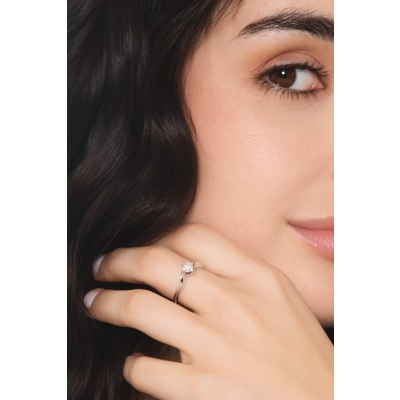 Anello solitario con diamante 0.50ct in oro bianco 18k