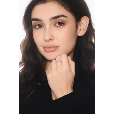 Anello contrarié in oro bianco 18k con 3 diamanti a scalare