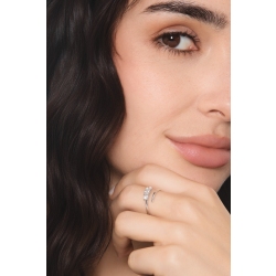 Anello contrarié in oro bianco 18k con 3 diamanti a scalare 2