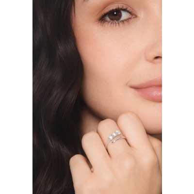 Anello trilogy contrarié in oro bianco 18k con diamanti