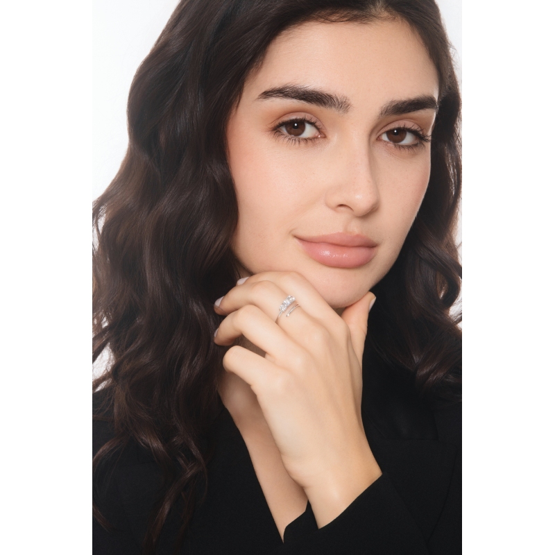 Anello trilogy in oro bianco 18k con gambo contrarié