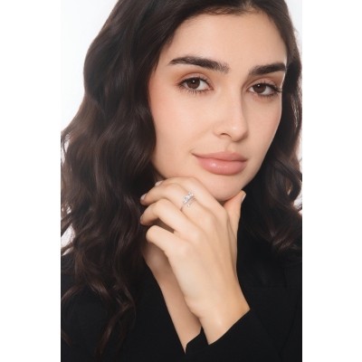 Anello trilogy in oro bianco 18k con gambo contrarié