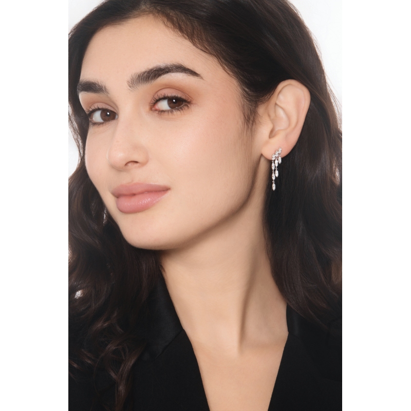 Orecchini pendenti a tre file in oro bianco 18k con diamanti