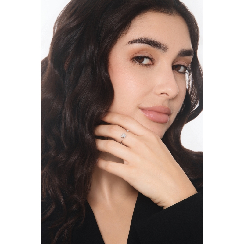 Anello con zampa in oro bianco 18k e diamanti 