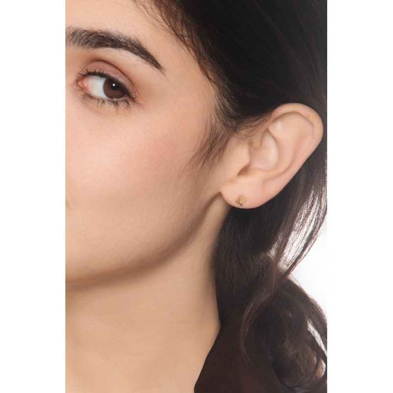 Mono orecchino in oro giallo 18k con design a piramide