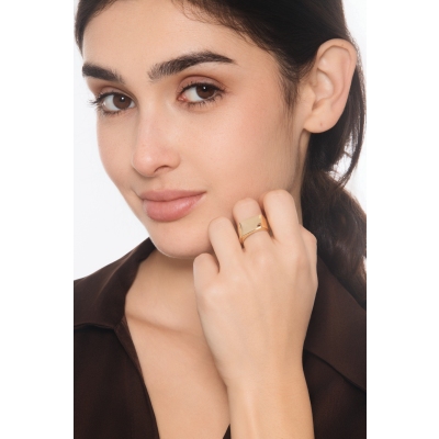 Anello a fascia rettangolare in oro giallo 18k