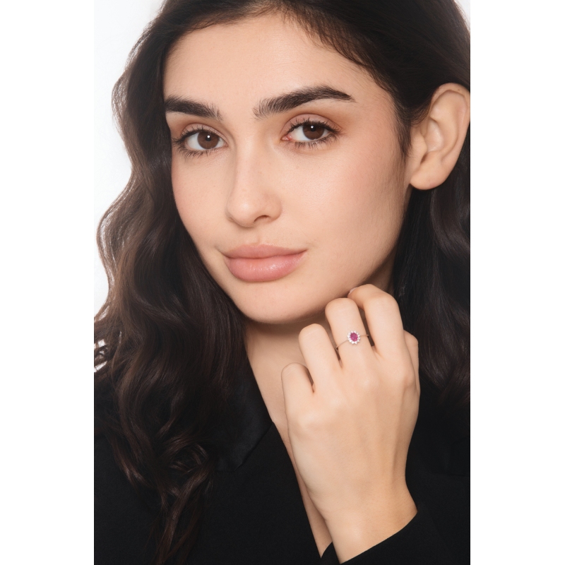 Anello in oro bianco 750 con rubino e diamanti