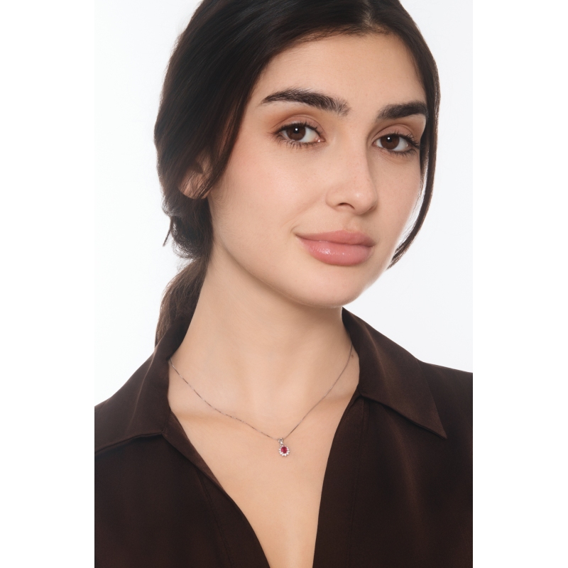 Collana contorno in oro bianco 18k con rubino ovale e diamanti 