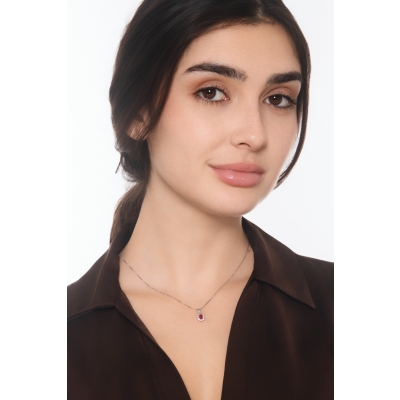 Collana contorno in oro bianco 18k con rubino ovale e diamanti 