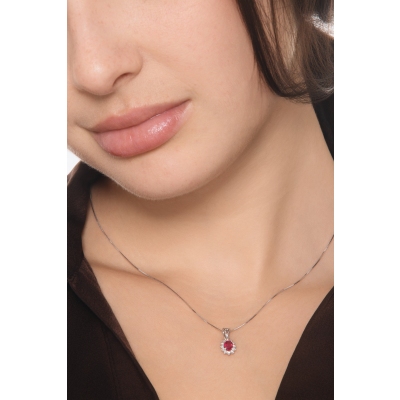 Collana contorno in oro bianco 18k con rubino ovale e diamanti 