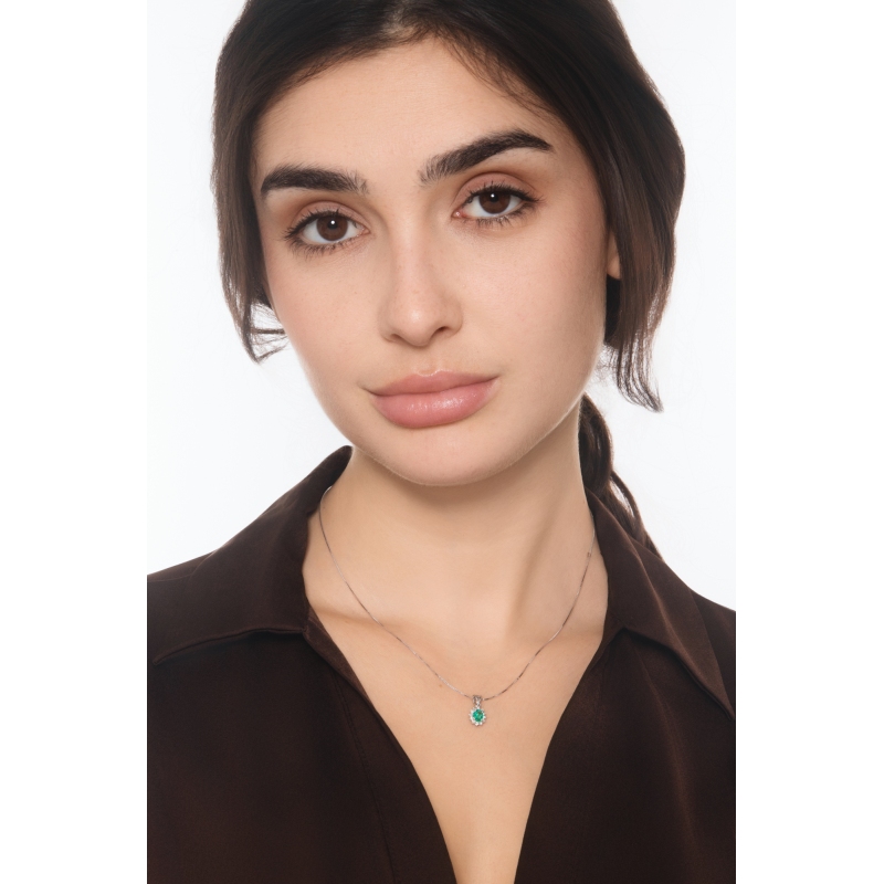 Collana contorno in oro bianco 18k con smeraldo ovale e diamanti 