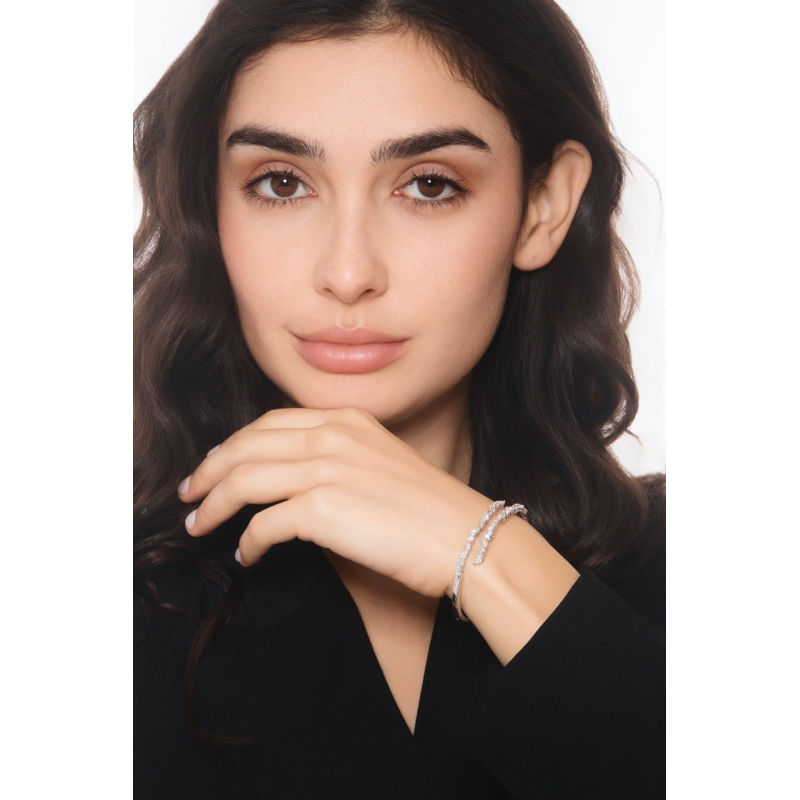 Bracciale rigido design in oro bianco 18k con diamanti 