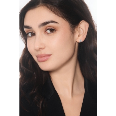 Orecchini halo in oro bianco 18k con acquamarina ovale e diamanti 