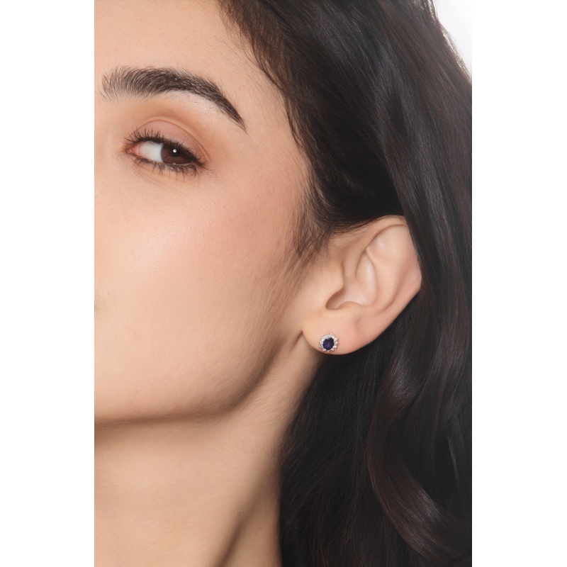 Orecchini halo in oro bianco 18k con zaffiro blu ovale e diamanti 